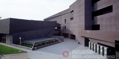 美国加州大学滨河分校留学生访谈
